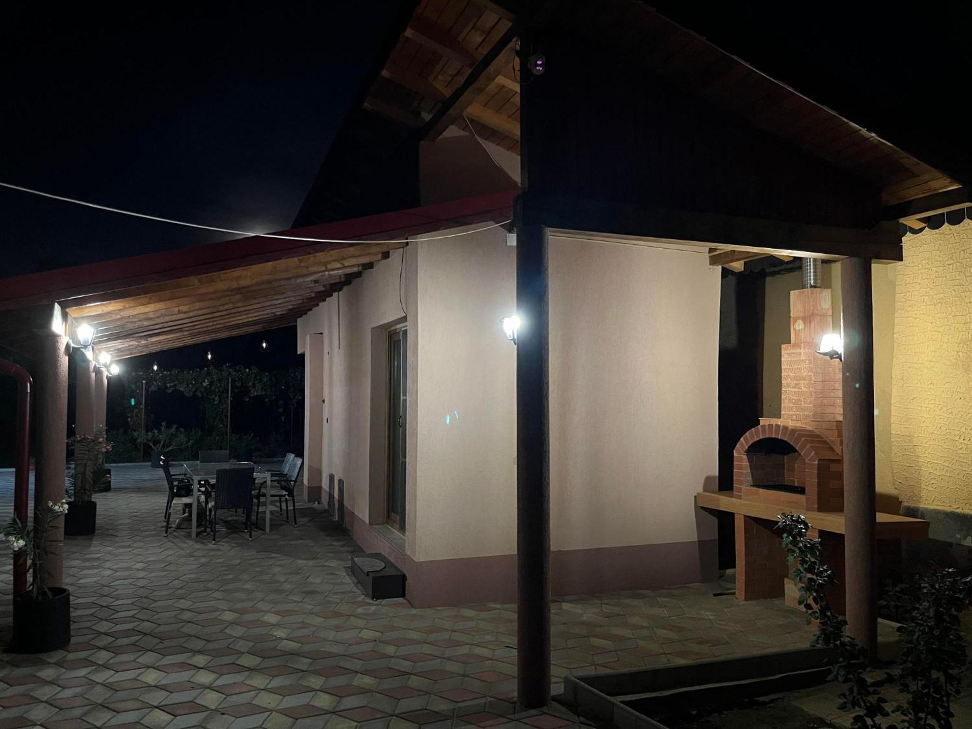 La Conac Complex Deluxe Targu-Jiu Bed & Breakfast Targu Jiu Exterior photo